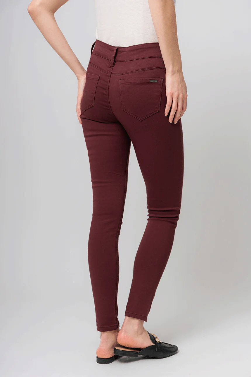 Le jeans étroit sculptant de couleur 2 boutons – Image 9