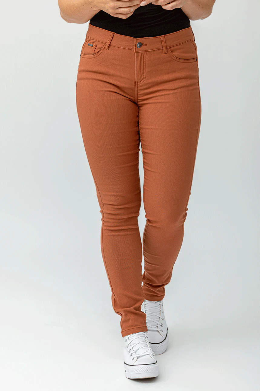 Le jeans étroit sculptant de couleur 2 boutons – Image 5