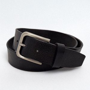 La ceinture classique en cuir avec boucle argent