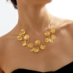 Collier ras du cou à pendentifs en feuilles
