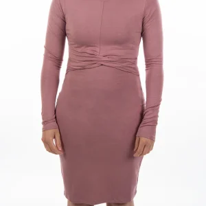 La robe légère ajustée avec noeud