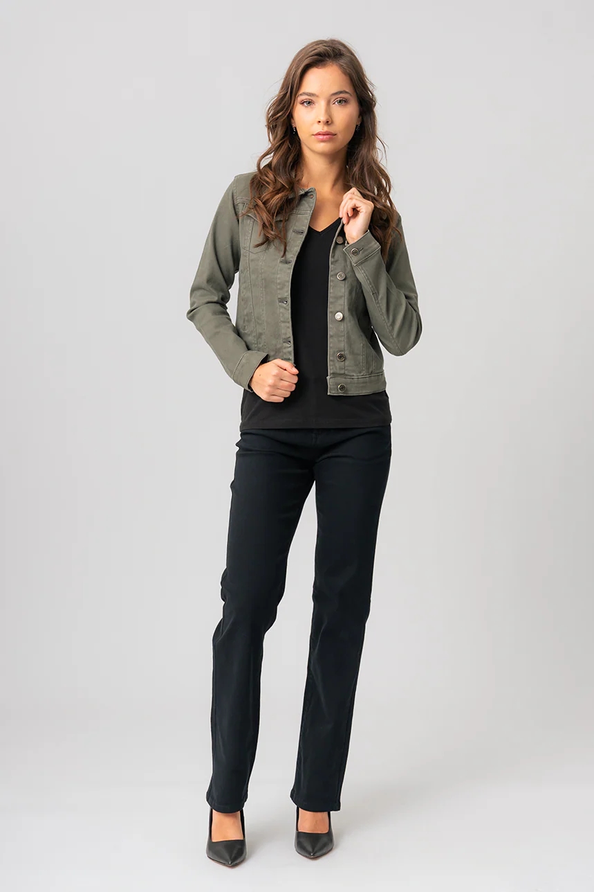 Le jeans droit de couleurs