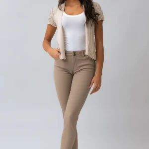 Le jeans étroit coloré sculptant