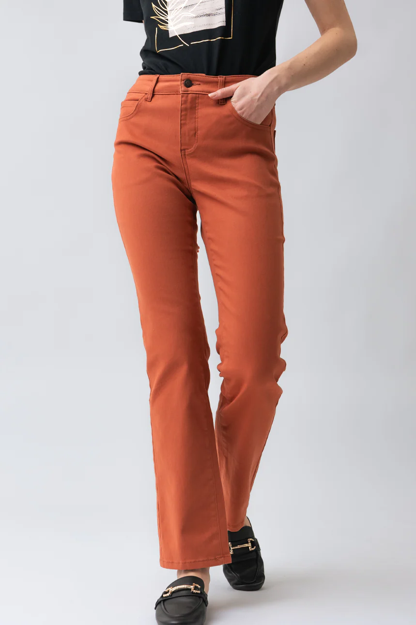 Le jeans droit sculptant de couleur – Image 3