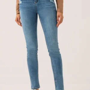 Le jeans étroit avec usure aux poches | Modèle Sophia