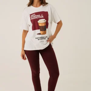 Le jeans étroit coloré sculptant