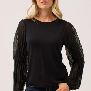 La blouse noire à manches plissées soleil