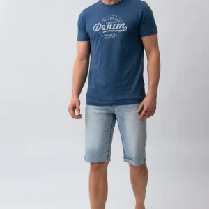 Le bermuda en denim bordure roulée