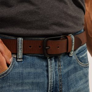 La ceinture classique en cuir avec boucle noire