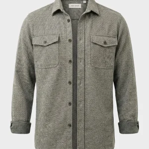 Le chemise en tricot sergé