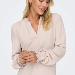 La blouse en crêpe avec col en V