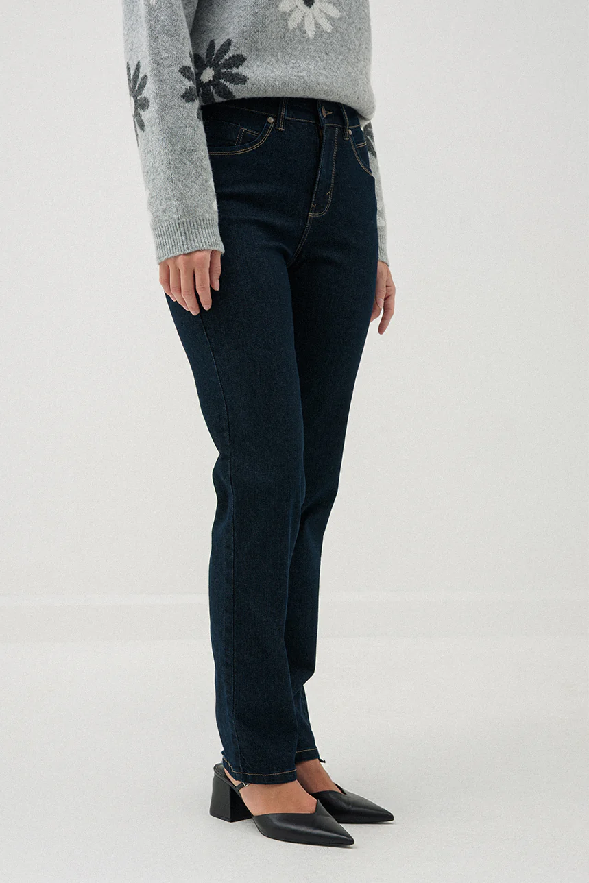 Le jeans foncé amincissant | Modèle New GIGI – Image 2