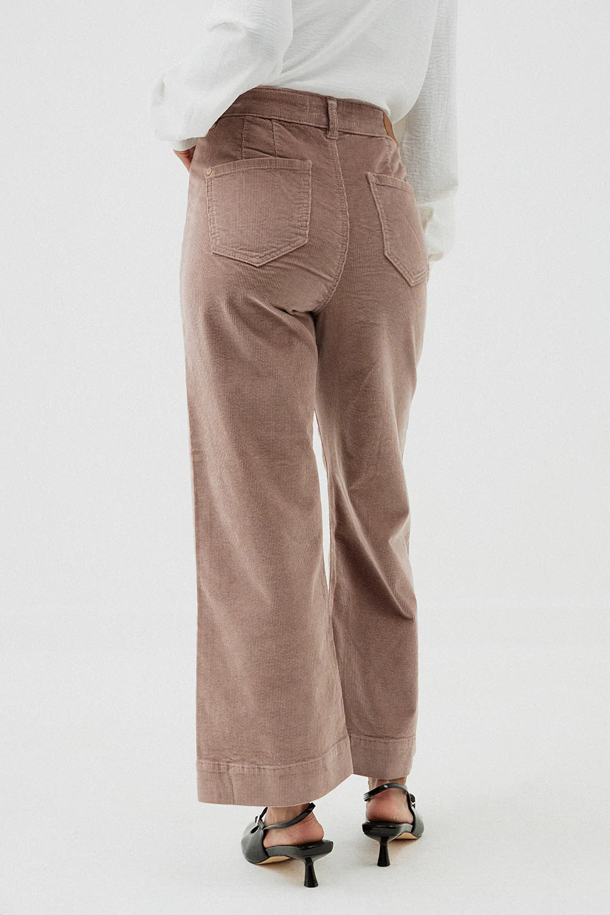 Le pantalon en velours côtelé Lois | Modèle Robie – Image 8